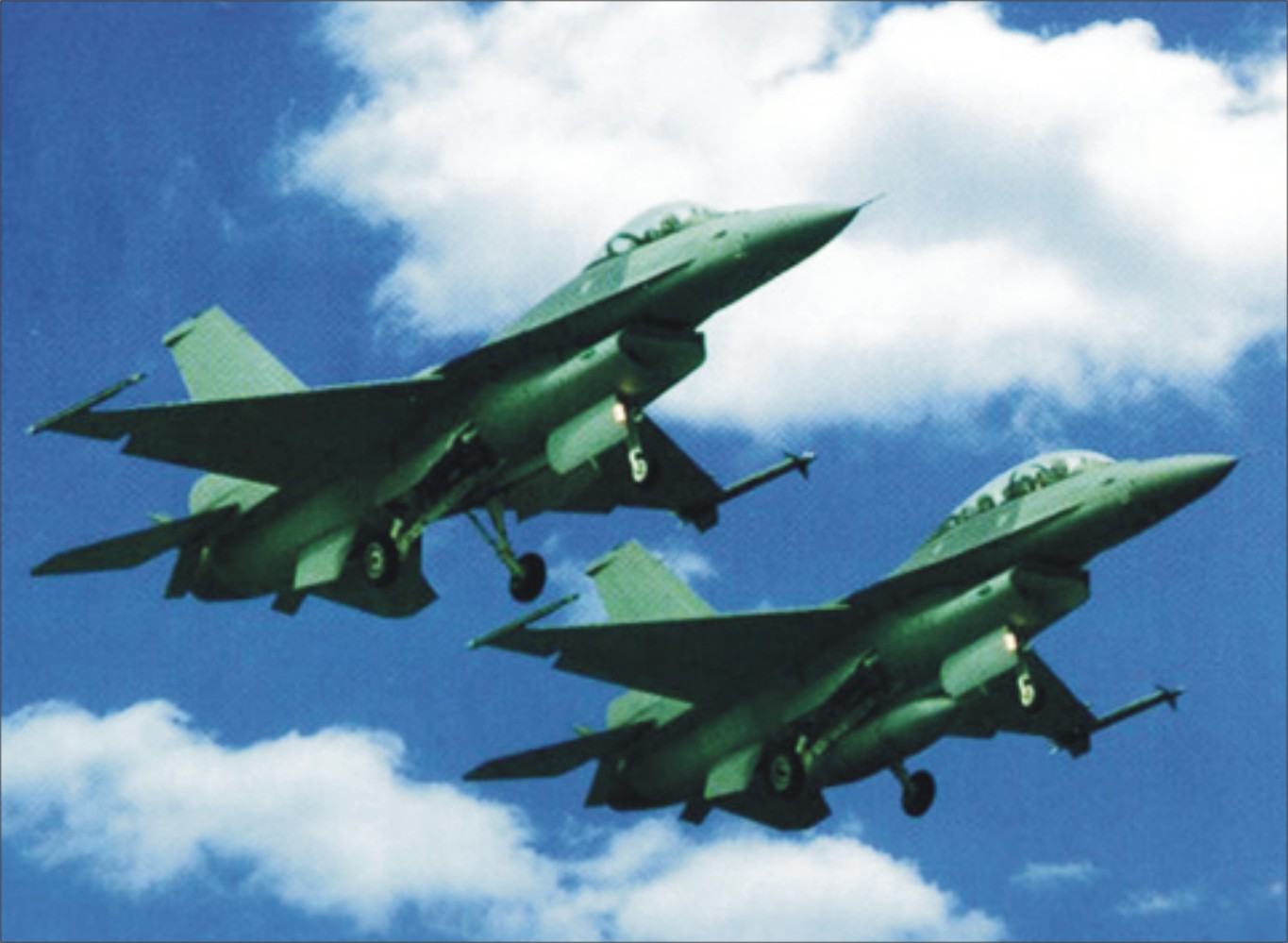 空軍基地飛行表演秀 精采登場 空軍基地飛行表演秀 精采登場