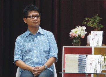 侯文詠:「靠心裡的筆,改變社會。」 侯文詠:「靠心裡的筆,改變社會。」