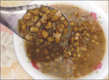 呷綠豆消暑 體寒者少吃 呷綠豆消暑 體寒者少吃